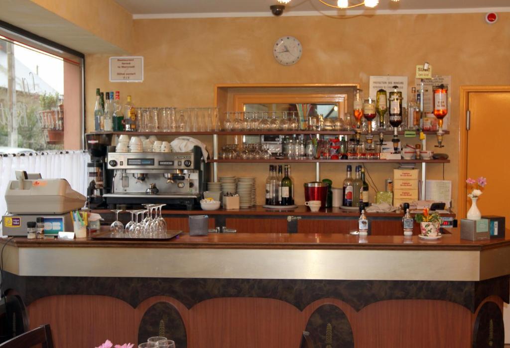 Logis Hotel Et Restaurant La Tour Brette ปงตอร์ซง ภายนอก รูปภาพ