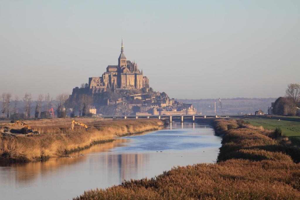 Logis Hotel Et Restaurant La Tour Brette ปงตอร์ซง ภายนอก รูปภาพ
